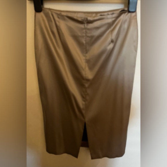 Parasuco silvery / champagne depends on light satin looking skirt size 4 - Picture 2 of 3